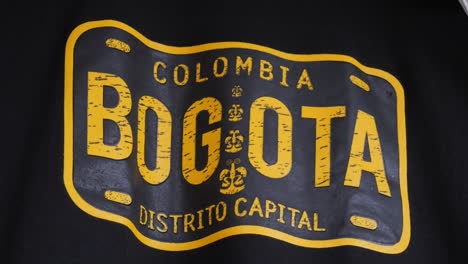 camiseta de bogotá con diseño de matrícula