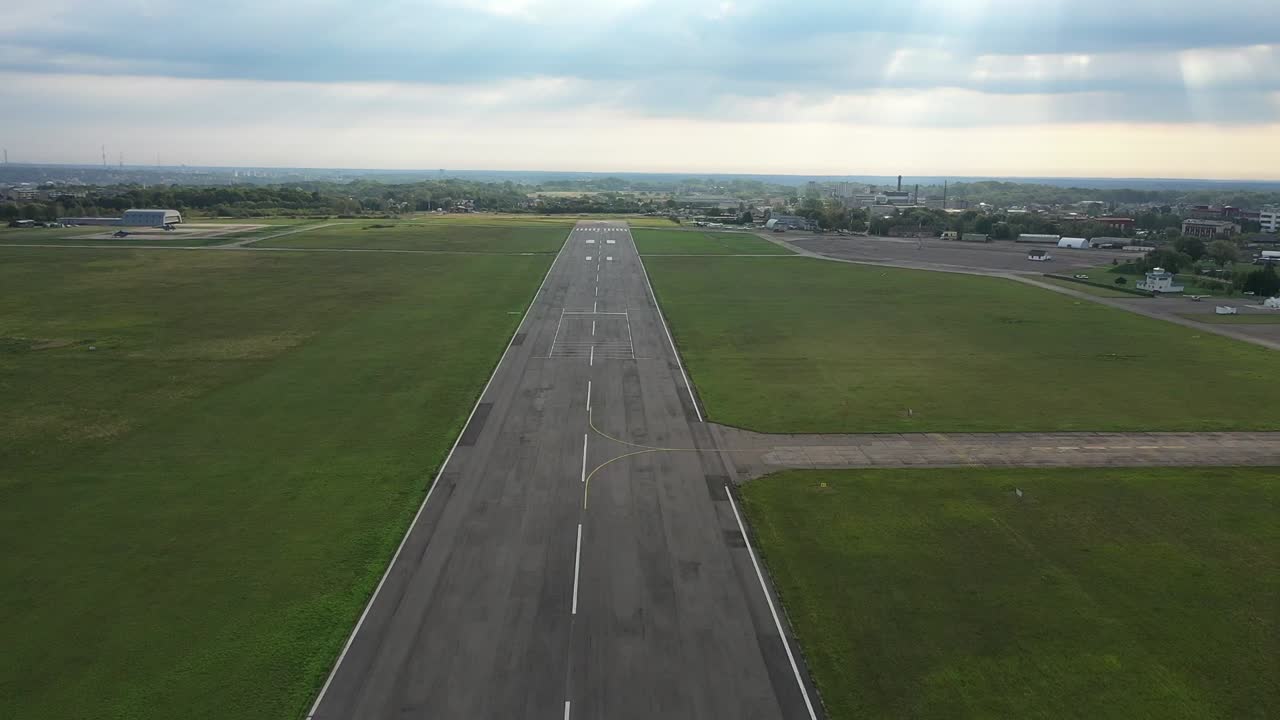 Landing at the airport aerial video