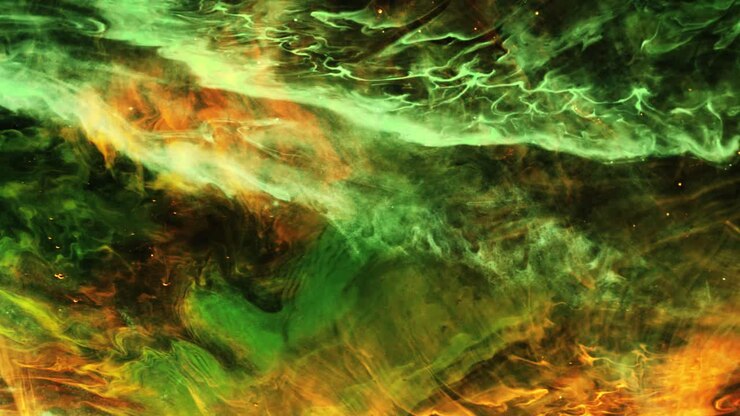 le nuvole nebulose arancioni verdi si muovono insieme