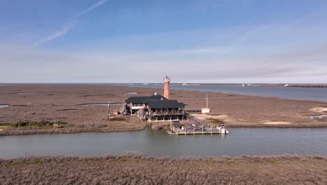 Punto-De-Vista-Aéreo-Del-Faro-De-Lydia-Ann-En-Aransas-Pass,-Texas