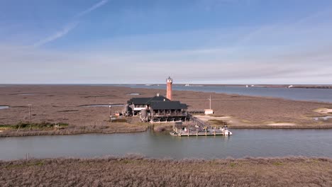punto de vista aéreo del faro de lydia ann en aransas pass, texas