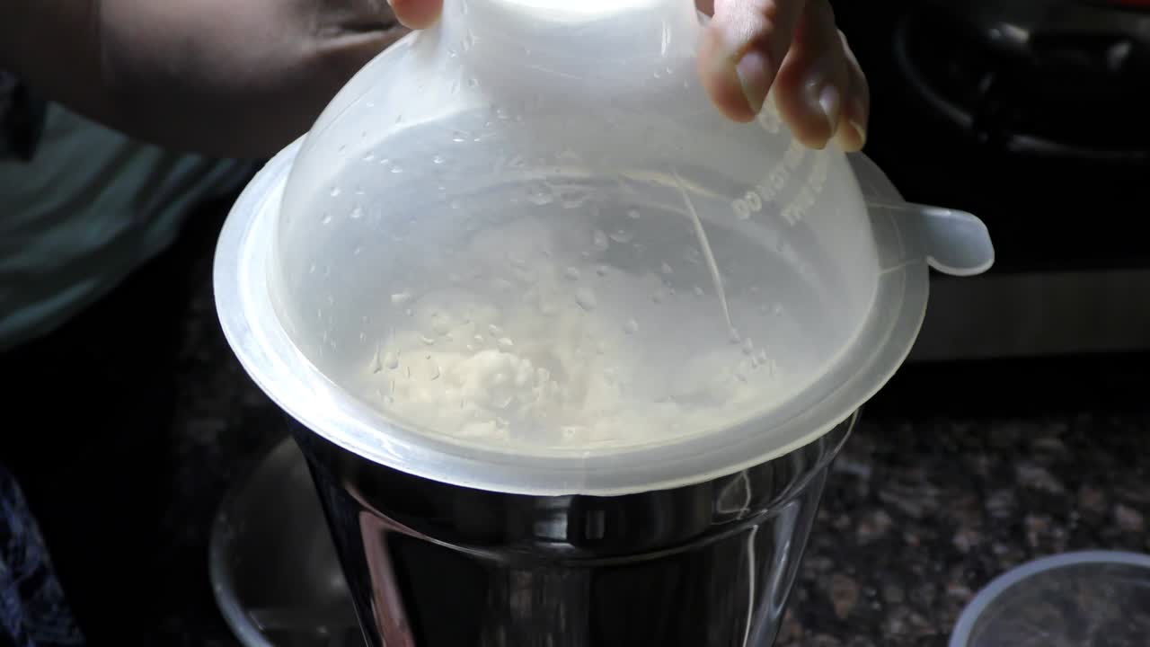 Miscelazione con impastatrice e tritatutto, con le mani