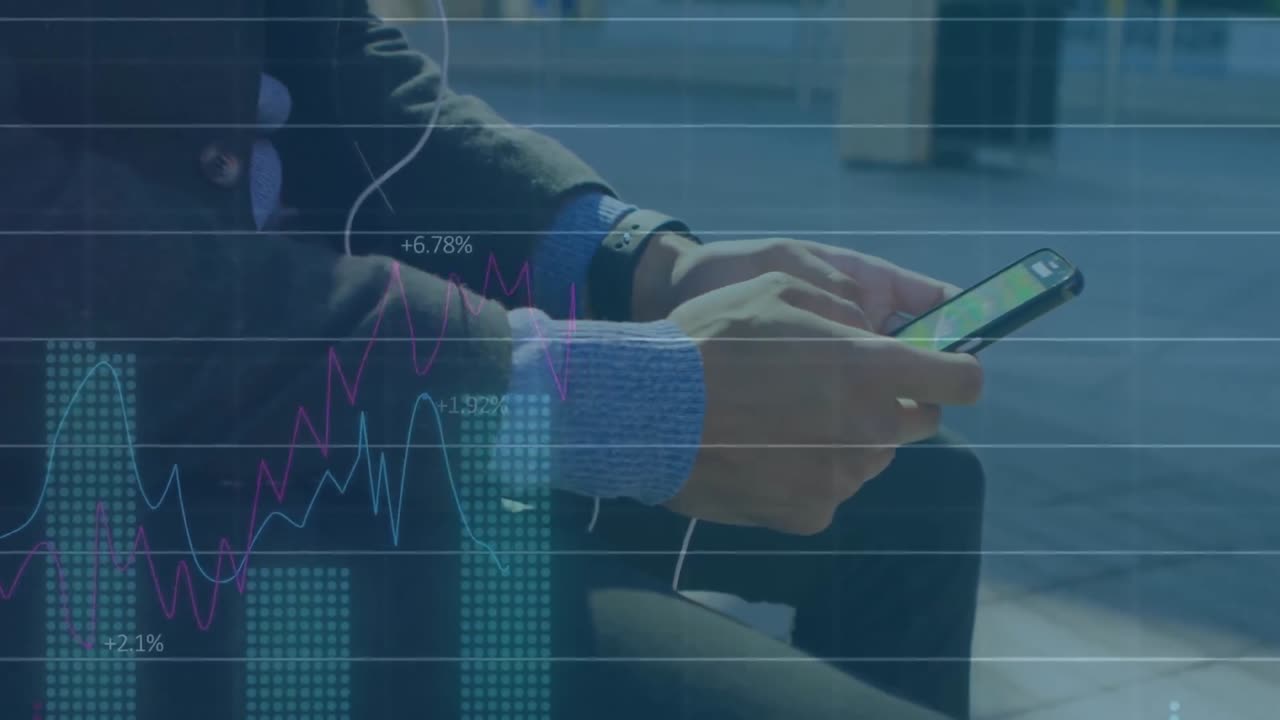 animación del procesamiento de datos estadísticos sobre la sección media del hombre que utiliza el teléfono inteligente en la calle