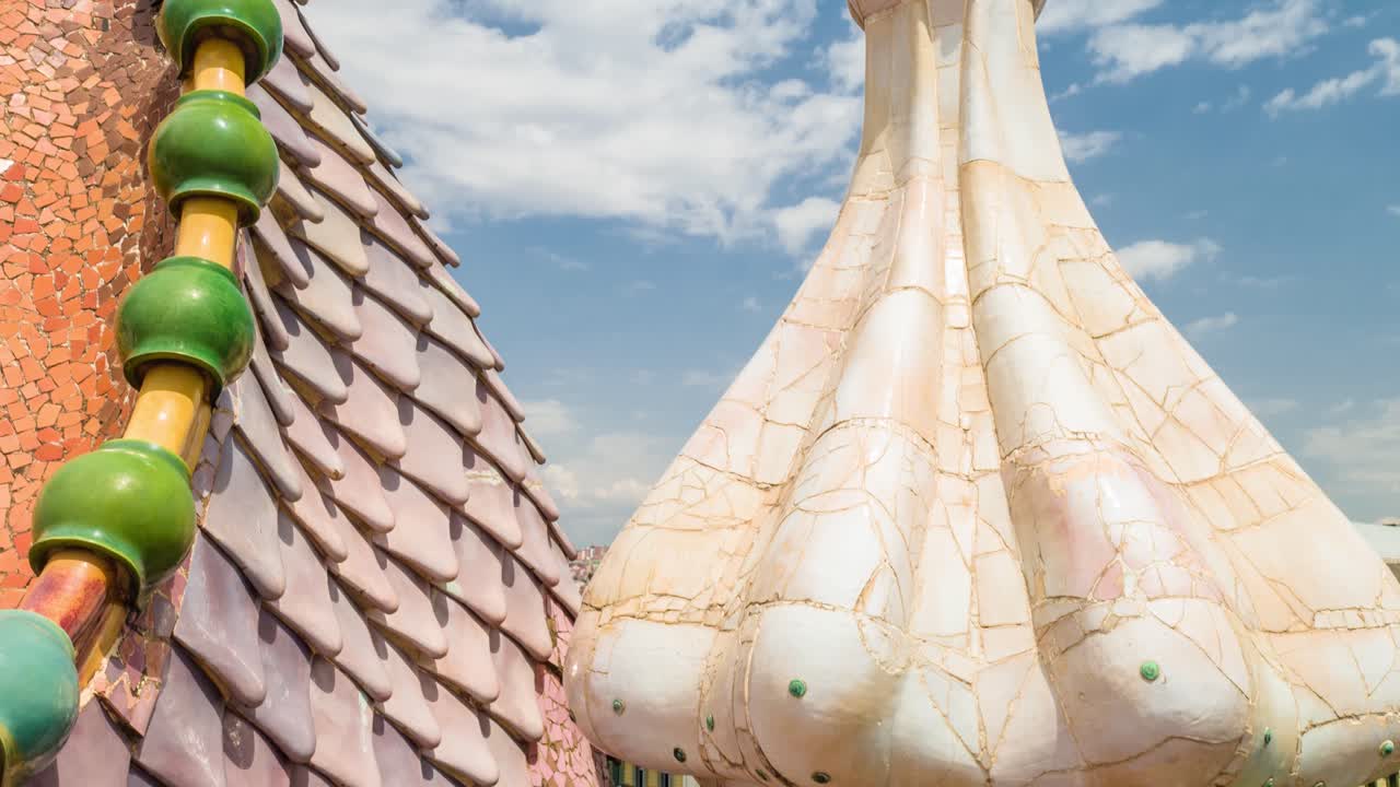 카사 바틀로 (casa batlló) 와 파크 구엘 (park güell) 의 건축적 세부 사항