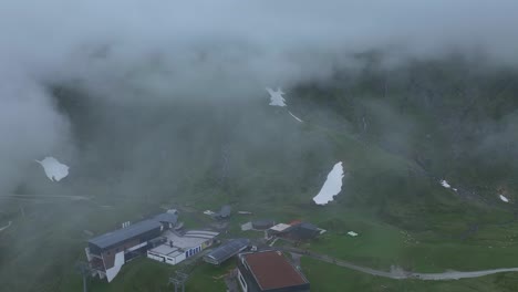 the ski resort kitzsteinhorn still in operation despite the falling fog