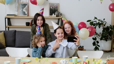 niños en una fiesta de cumpleaños