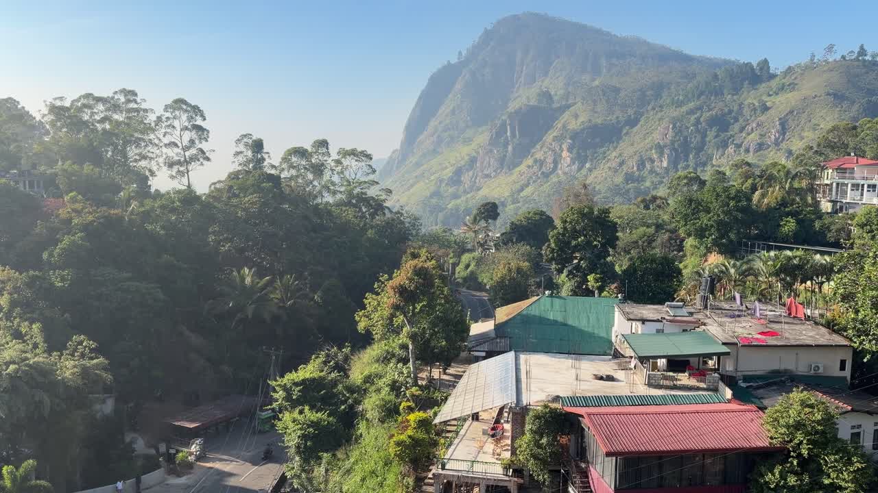 Vista da Rocha Ella, Sri Lanka, Paisagem Montanhosa Sobre a Aldeia