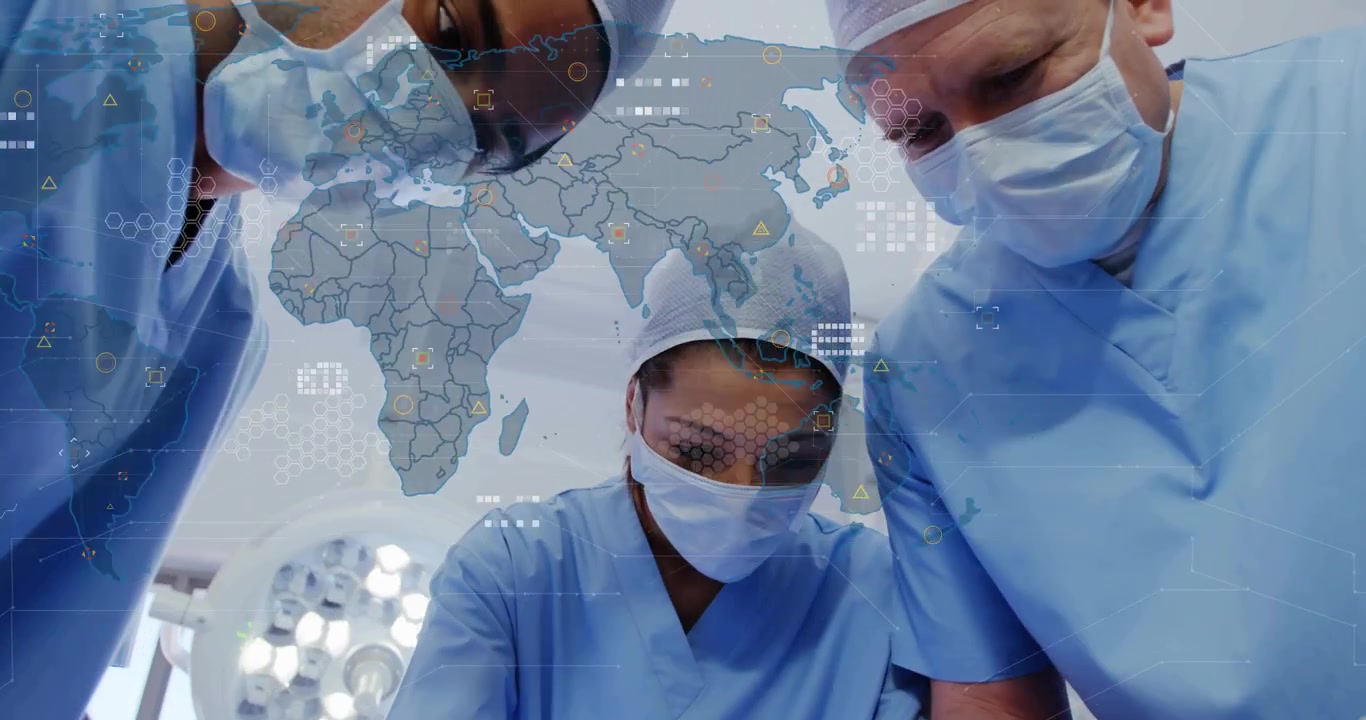 Tre chirurghi che si preparano, poi incidono e suturano, mentre una sovrapposizione di telemedicina guida l'intervento