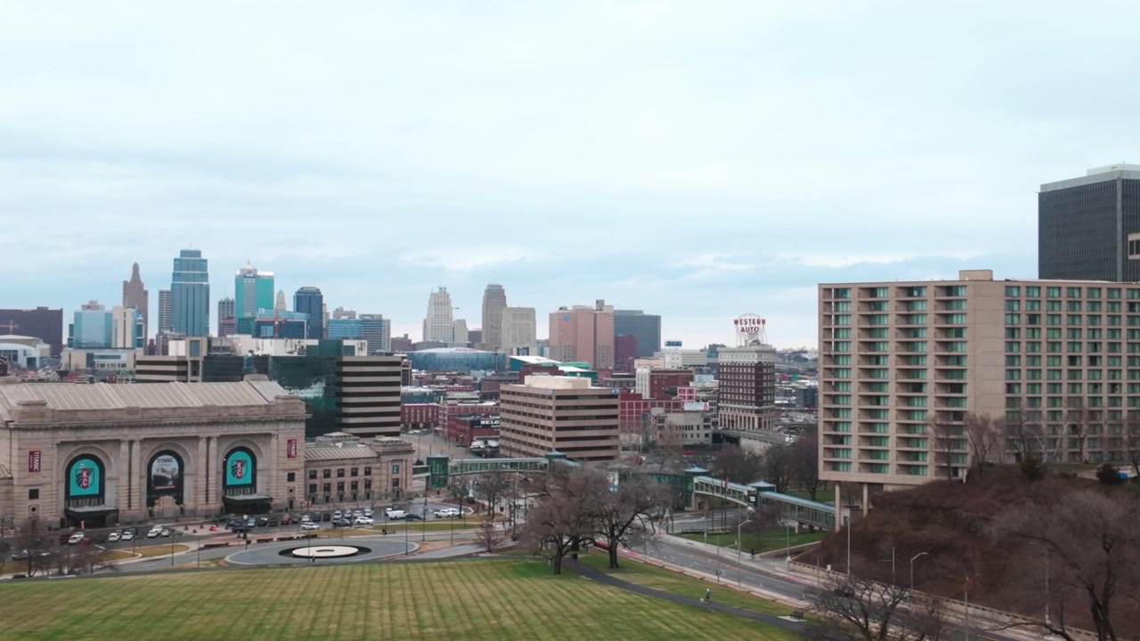 Una panoramica sull'iconico skyline di Kansas City.