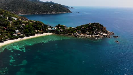 A-zipline-approach-of-an-aerial-drone-shot-of-the-tip-of-Sai-Daeng-beach-peninsula,-with-its-rocky,-and-white-sandy-beachfront-in-the-island-of-Koh-Tao-in-Surat-Thani-province-in-Thailand