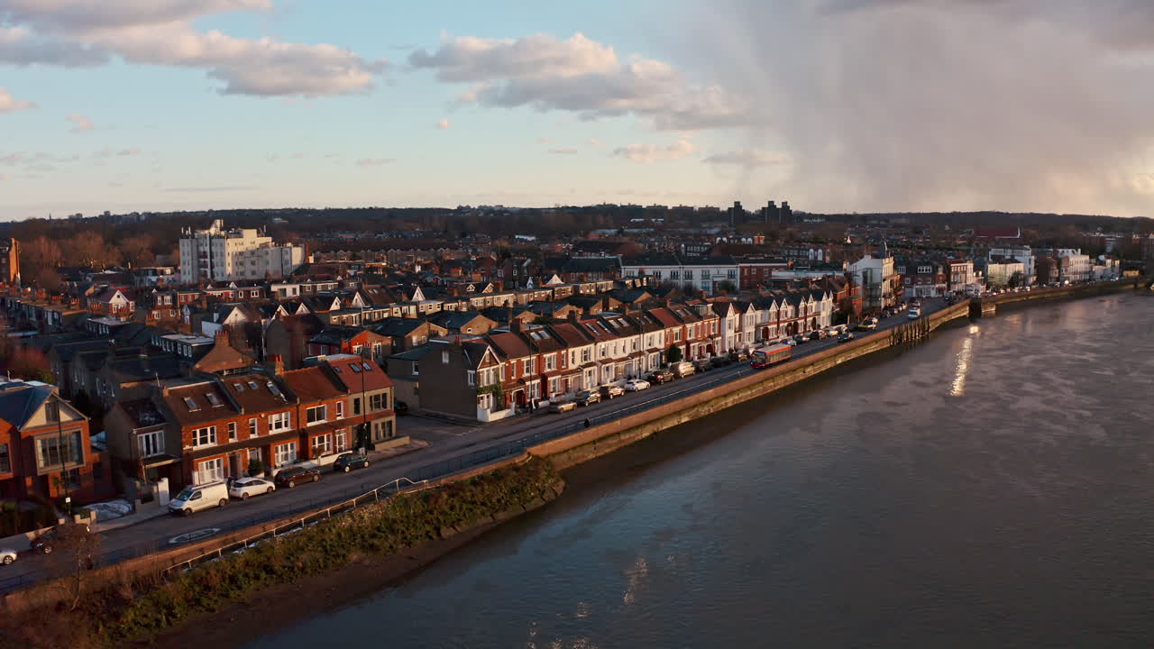 toma estacionaria de drones de lonsdale road river thames west london sunset