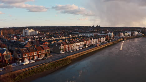 Stationäre-Drohnenaufnahme-Von-Lonsdale-Road-River-Themse-West-London-Sonnenuntergang