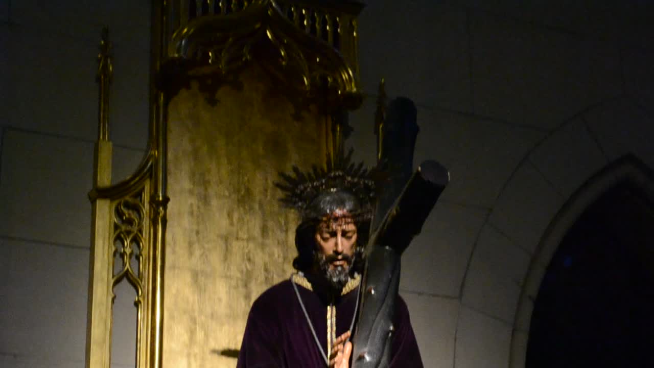 Santa Maria la Real de La Almudena. Madrid, Spania. Vakkert nygotisk interiør i Santa Maria la Real de La Almudena – berømt katedral i Madrid, Spania