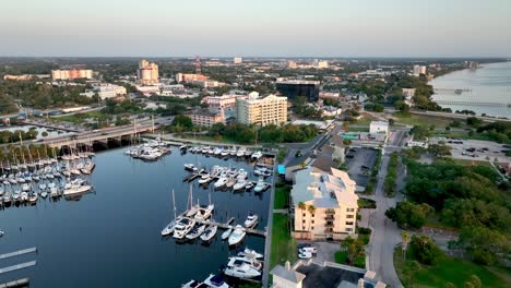 spinta aerea a melbourne, in florida, all'alba.