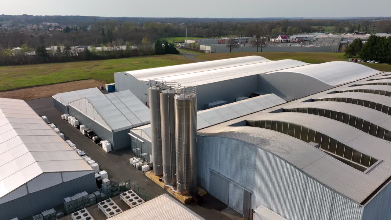 vista aérea del nuevo edificio de la fábrica para la producción y el envío de equipos industriales