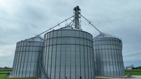 elevadores de grano en el granero de américa