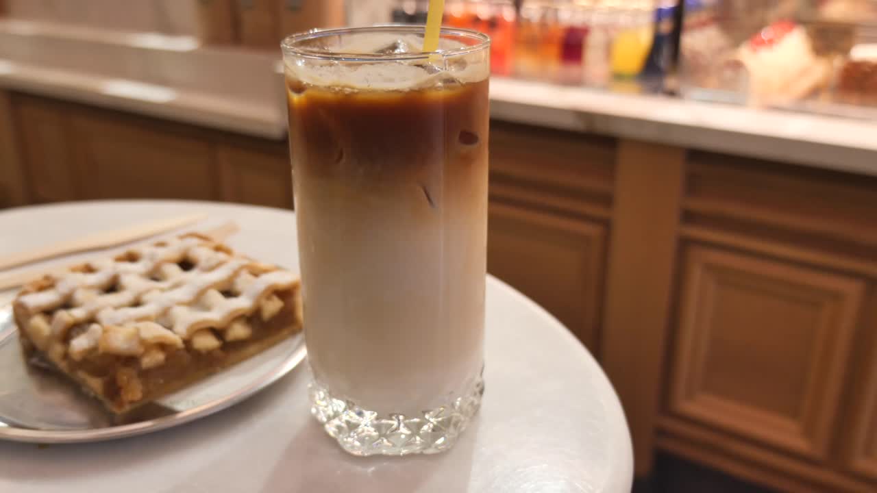 Iced coffee and apple pie