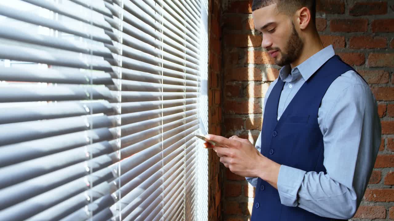Executive using mobile phone in office 4k