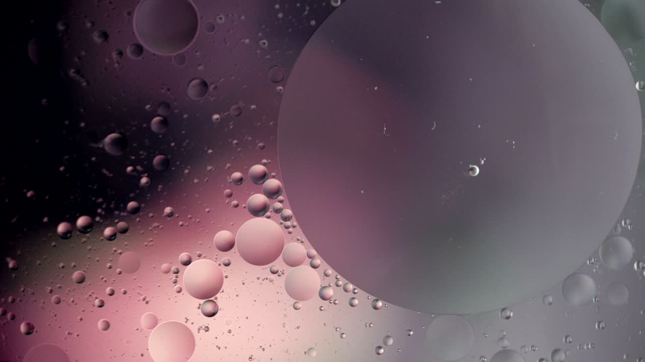 다채로운 거품의 환상적인 구조, 혼란스러운 움직임, 추상적인 다채로운 페인트,  뷰, 액체에 있는 거품의 움직임, 기름 표면, 다채로운 배경, 매크로.