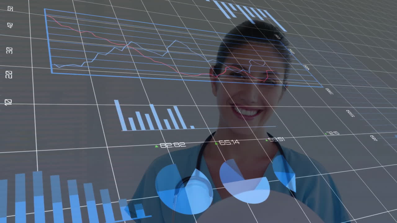 animación del procesamiento de datos sobre una doctora biracial