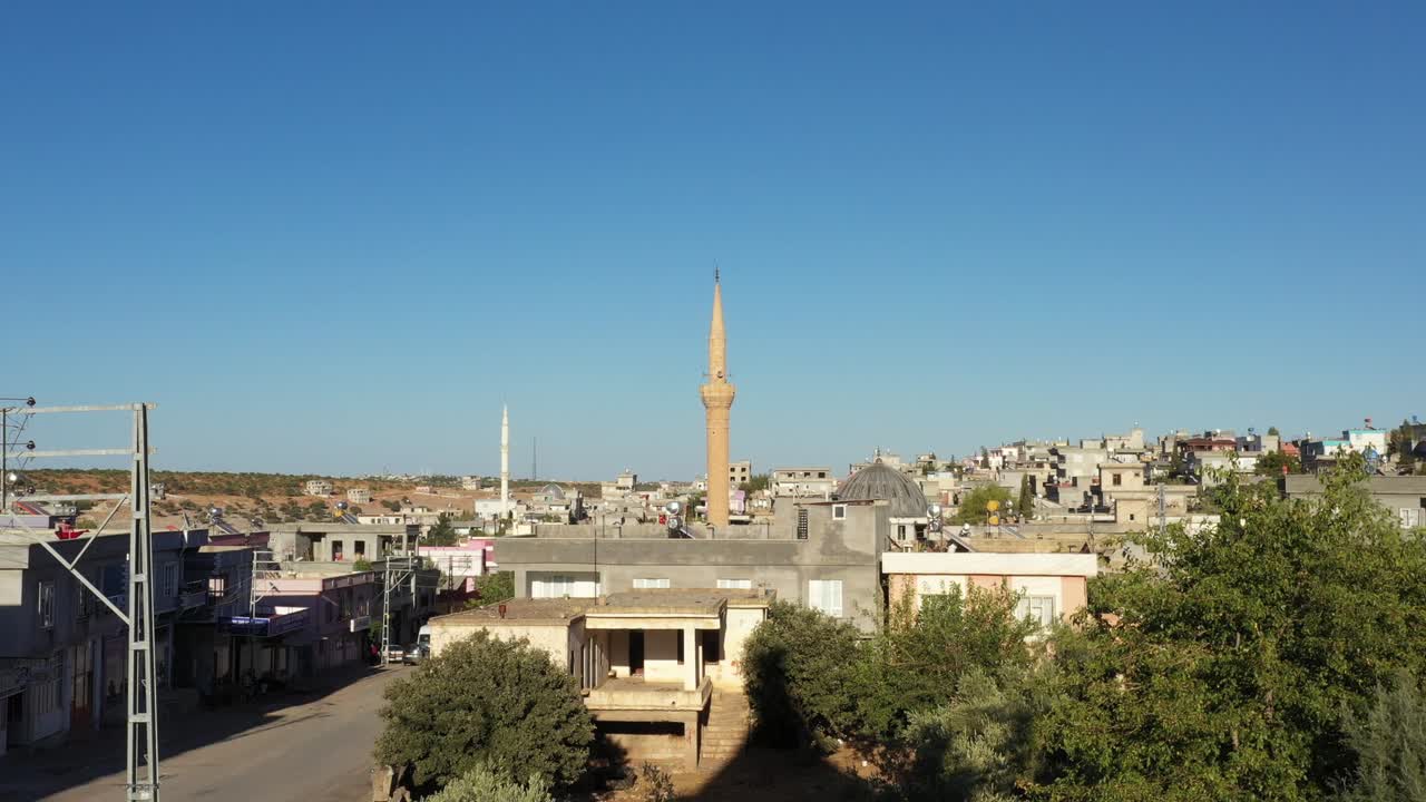 minarete de la ciudad y monumento vista aérea