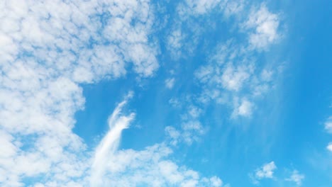 Langsam-In-Einer-Schleife-Vorbeiziehende-Wolken-Für-Hintergründe