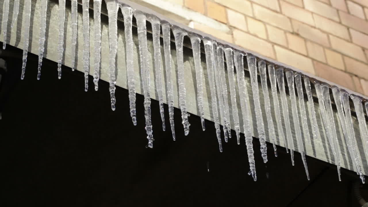 봄의 첫날의 얼음