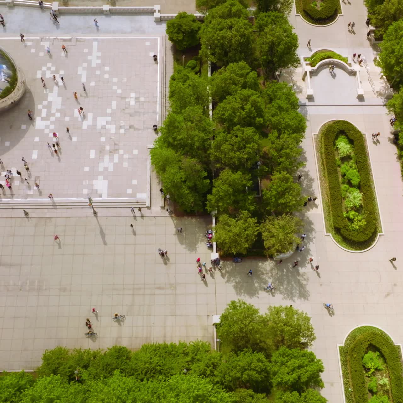 Cloud Gate of Chicago Bean in the square of Millennium Park. Lots of people walking around the monument. Top view