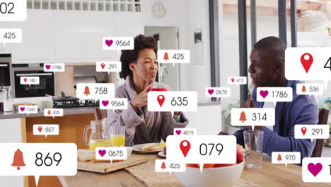 notificaciones de las redes sociales animación sobre una pareja desayunando en una cocina moderna