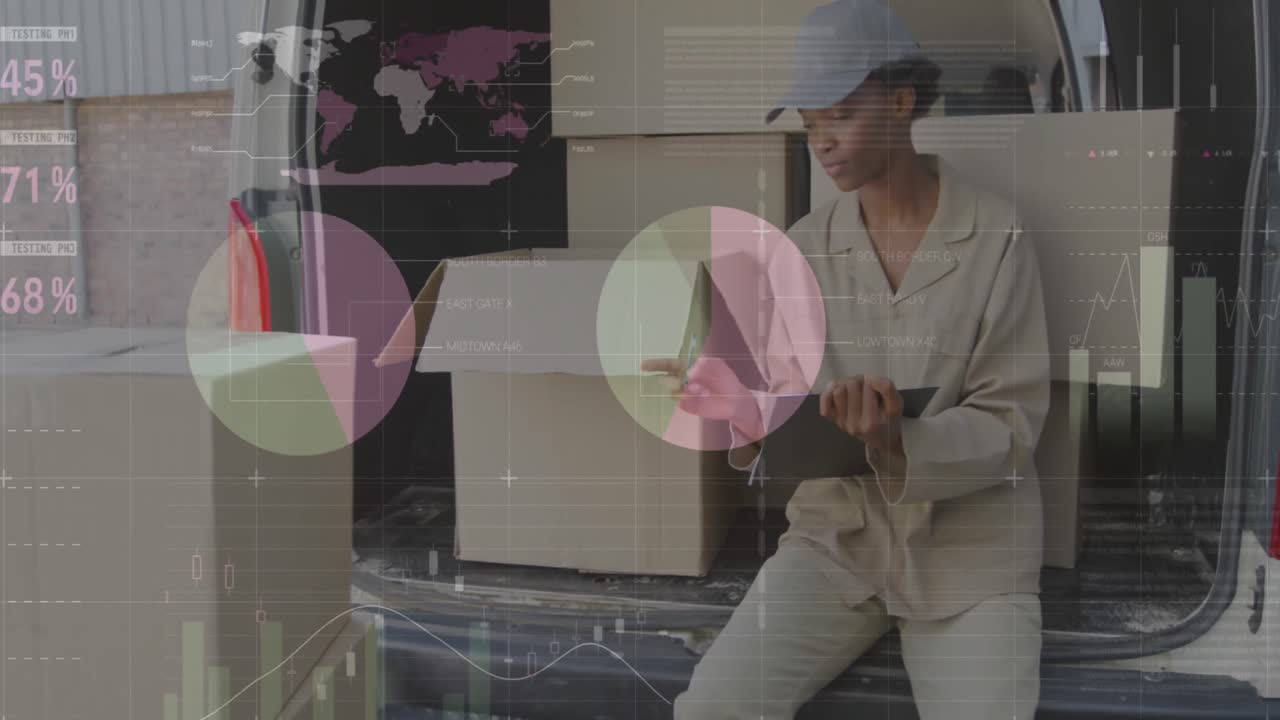 animación del procesamiento de datos sobre una entregadora afroamericana con clipboard