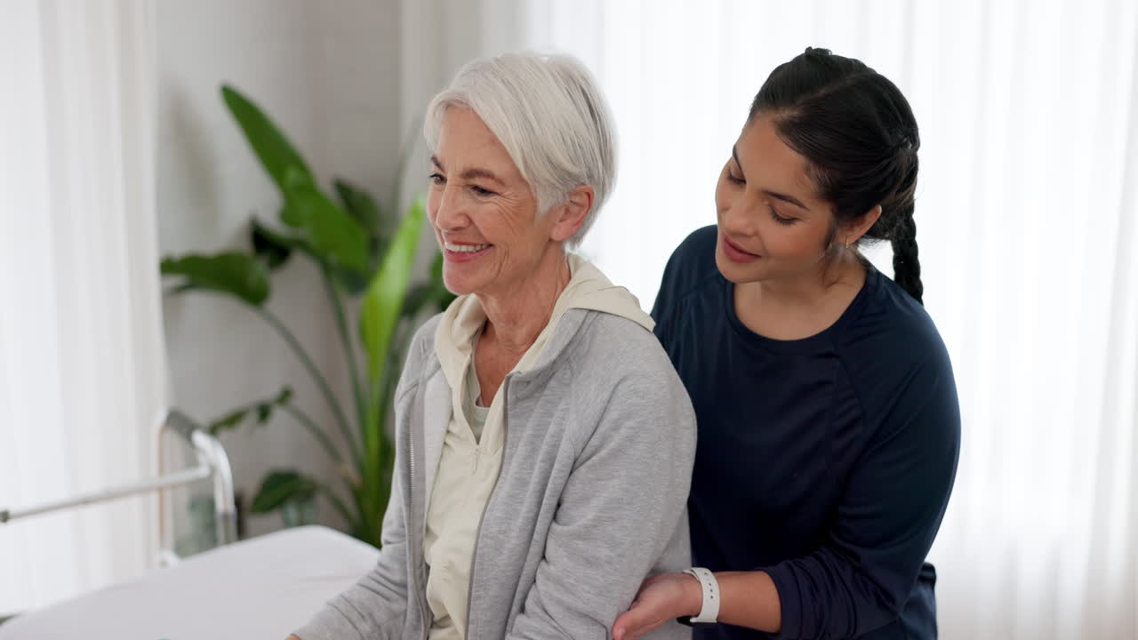 시니어 행복한 여자, 덤벨