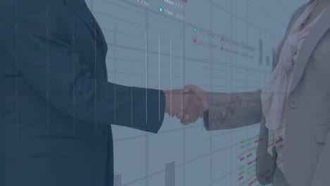animación del procesamiento de datos sobre el apretón de manos de un hombre de negocios