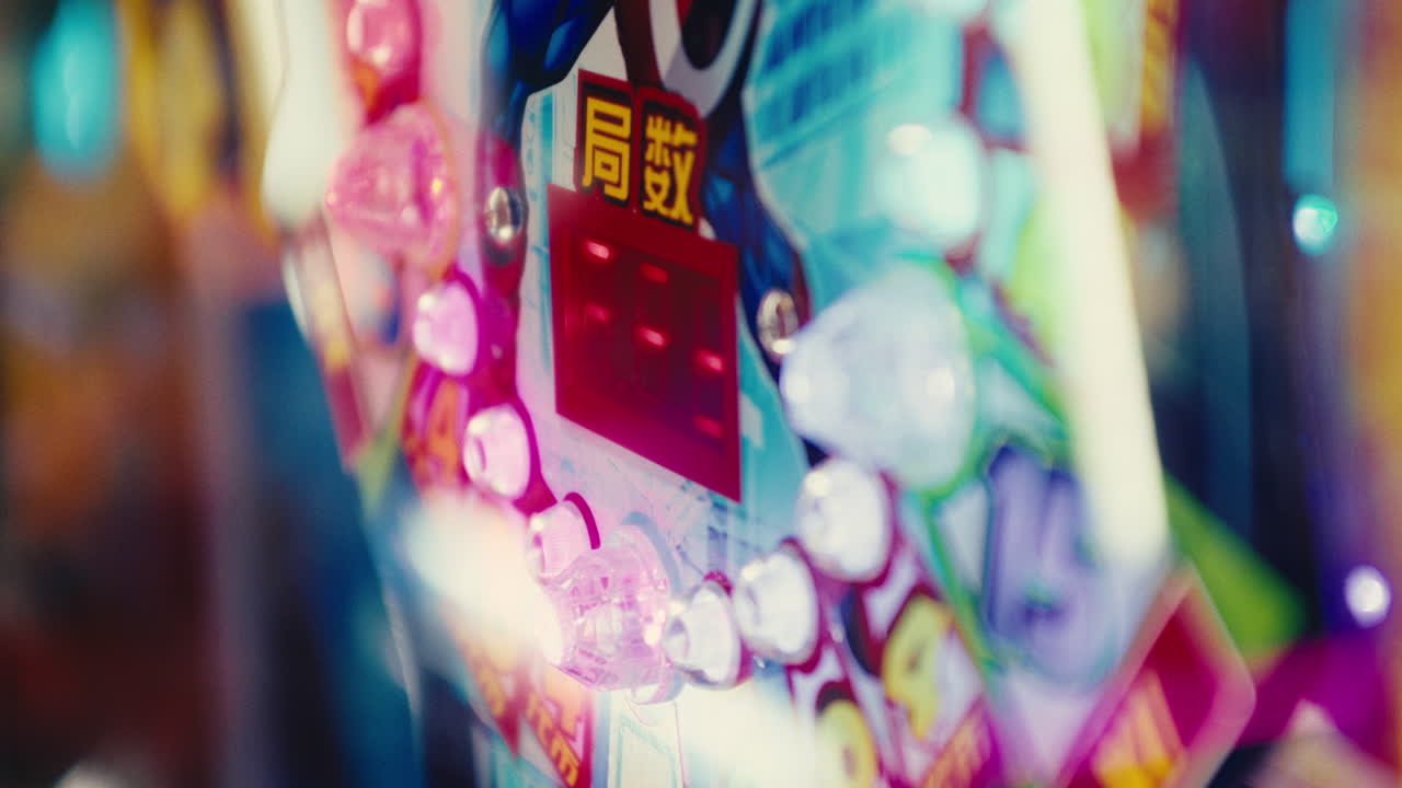 놀이 공원의 아케이드 비디오 게임 기계에 표시되는 빨간 선 램프는 새로운 경기를 시작하기 전에 시스템을 재설정합니다.