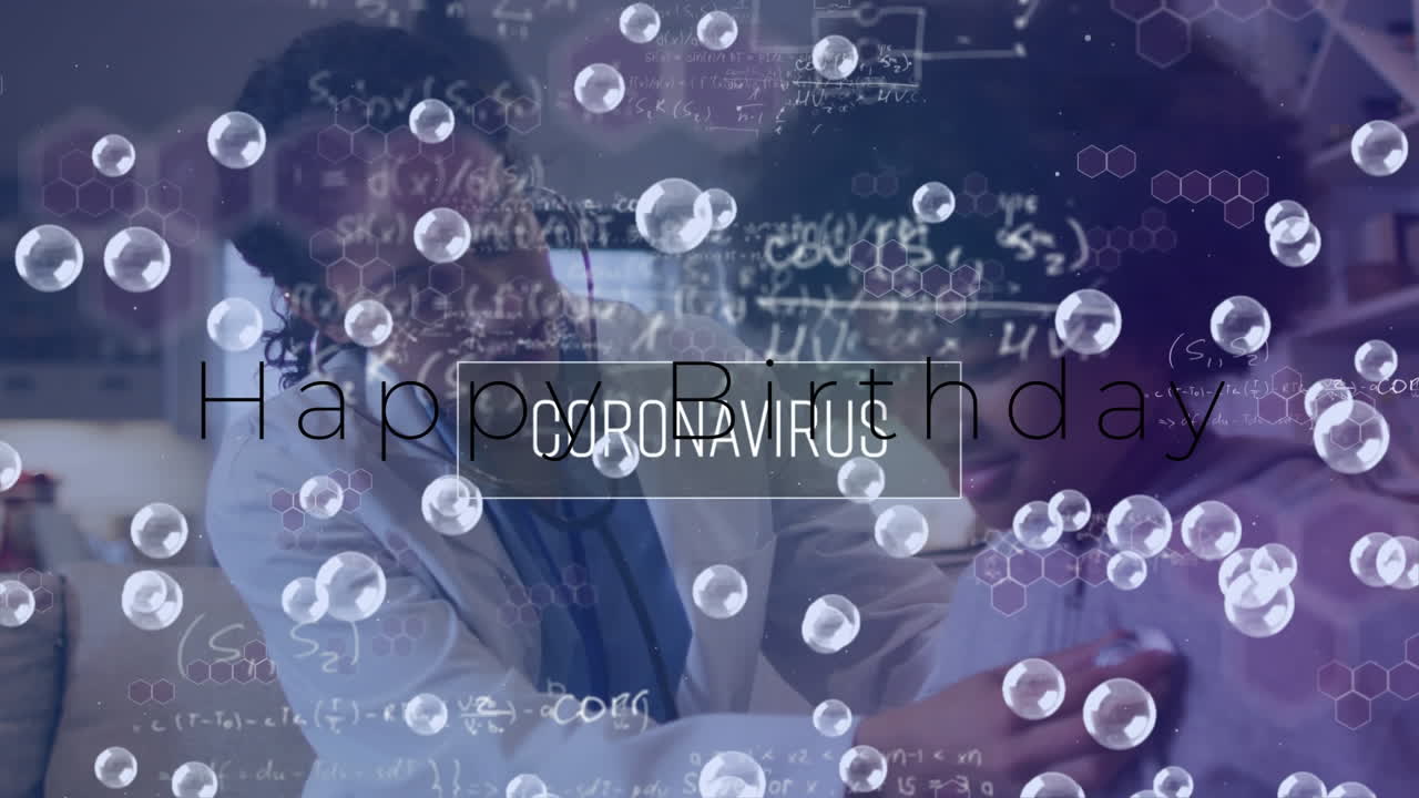 아프리카계 미국인 의사와 환자에 대한 생일 축하 문자와 거품의 애니메이션.