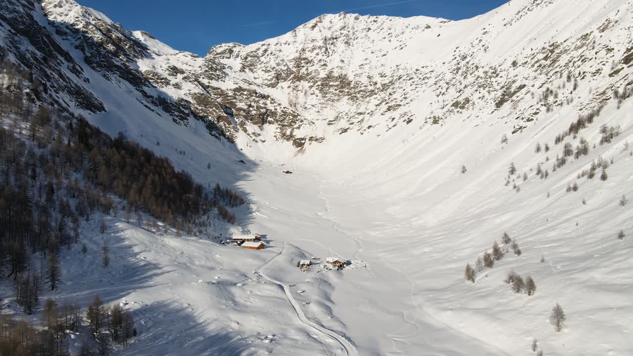 meraviglioso colpo di drone areale delle montagne italiane, altfasstal