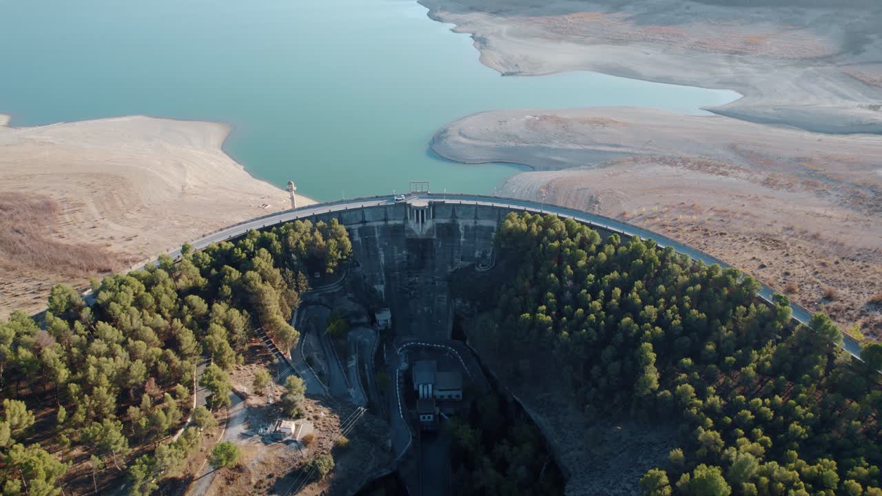 pantano y embalse de los bermejales, granada, españa