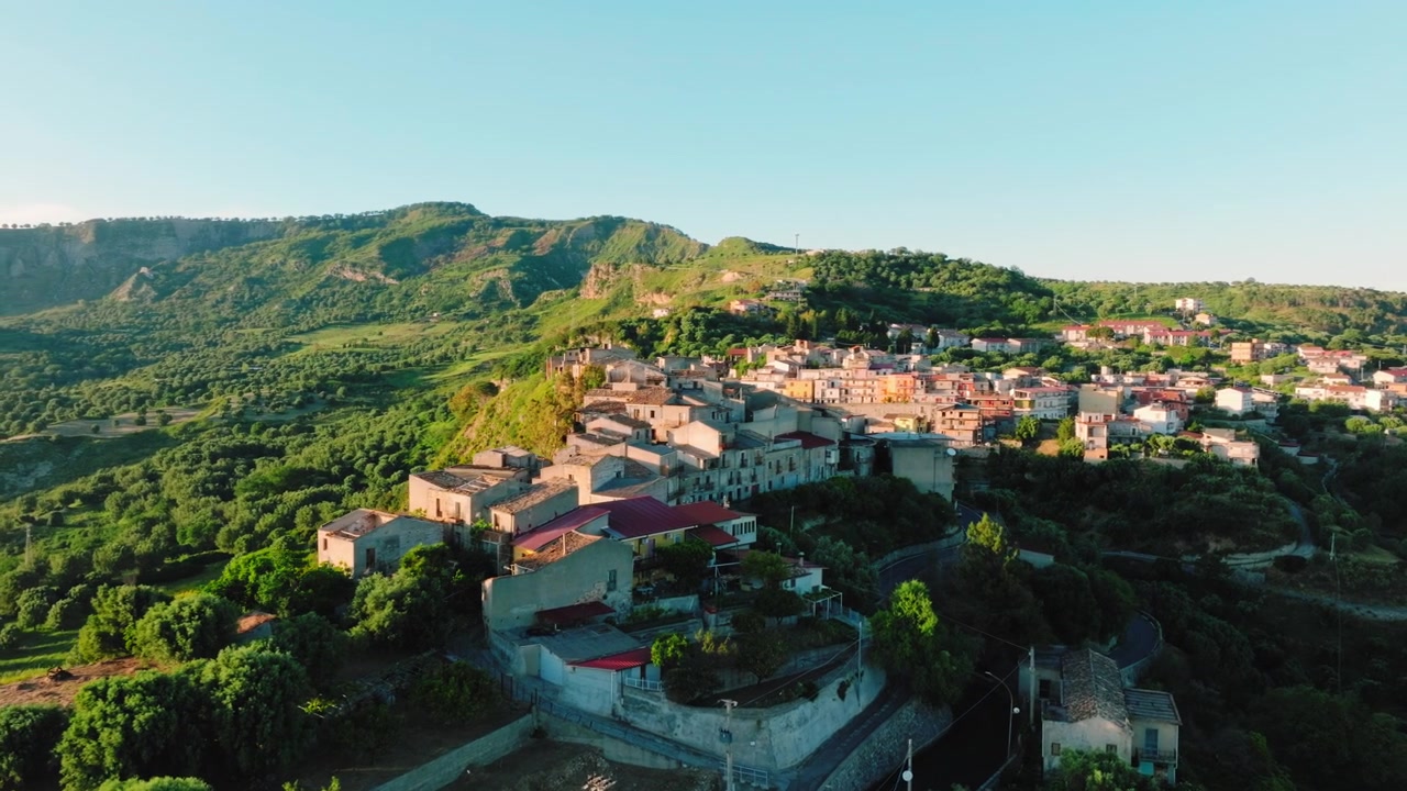 Careri, piccolo borgo di montagna in Calabria, Italia