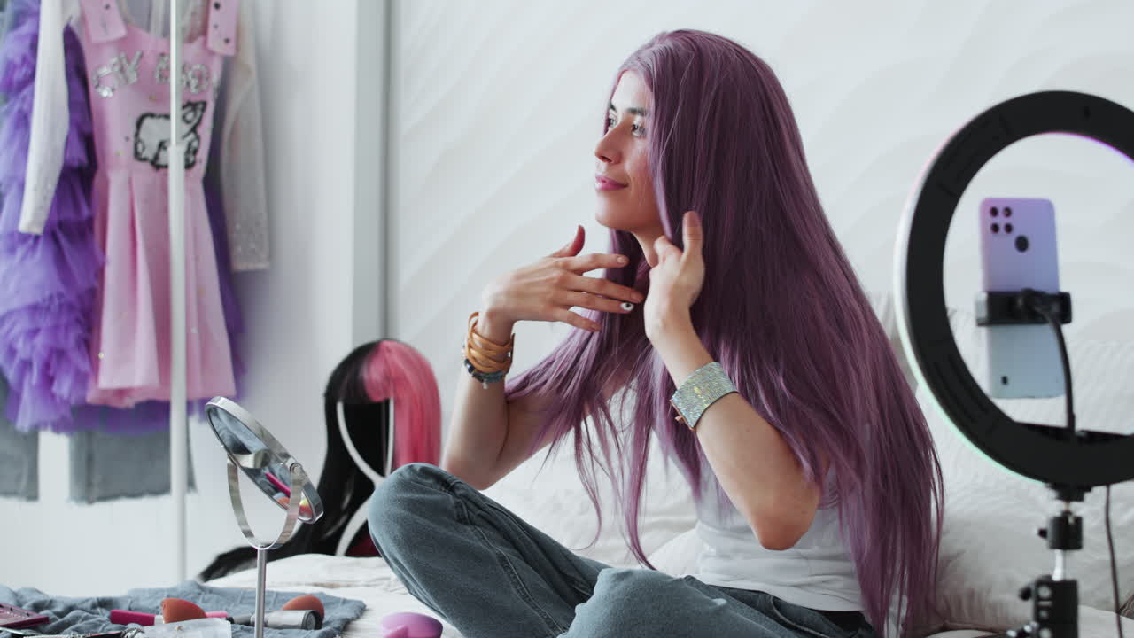 amigos divirtiéndose en el dormitorio.