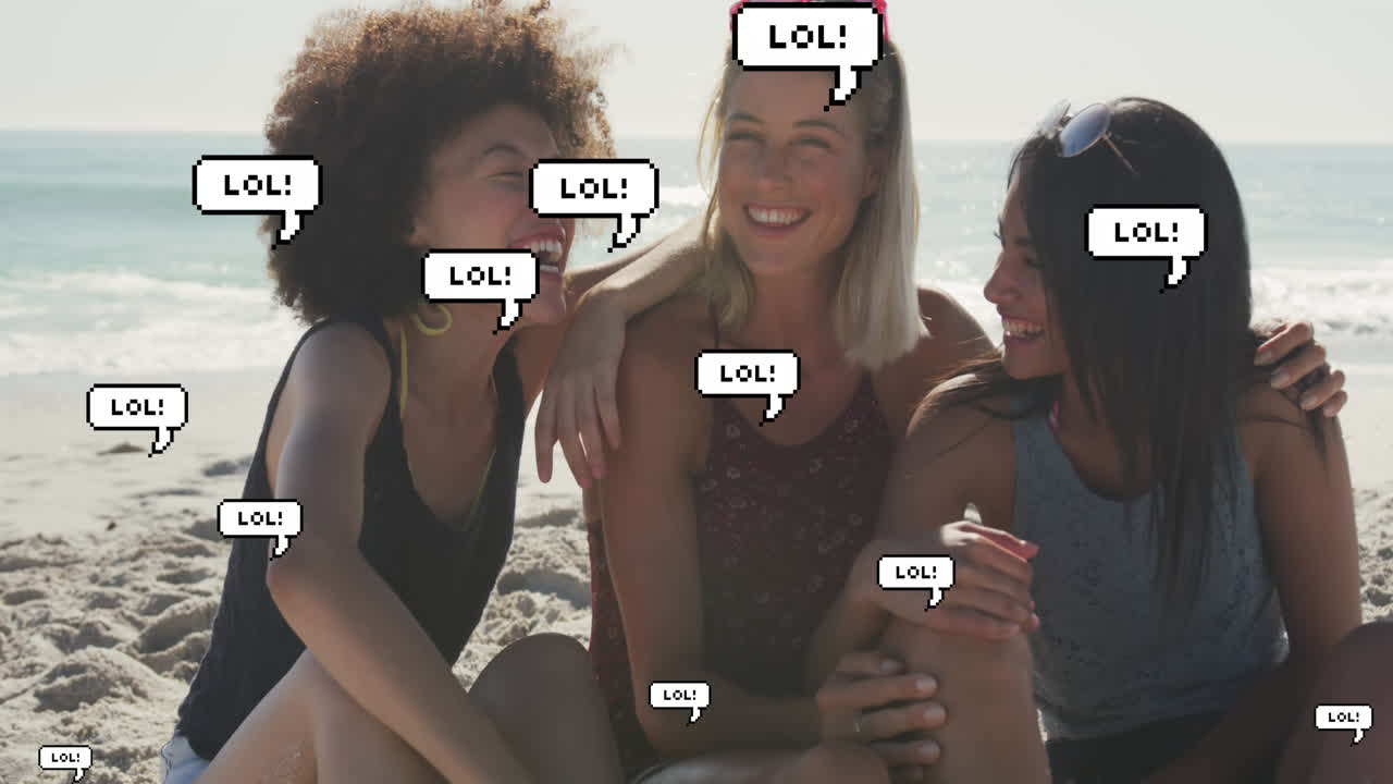 animación de burbujas de habla con texto lol sobre amigas sonriendo en la playa