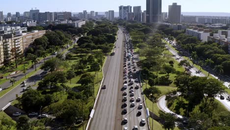 Staus-Zur-Hauptverkehrszeit,-Da-Der-Verkehr-In-Der-Innenstadt-Von-Brasilia-Zum-Erliegen-Kommt