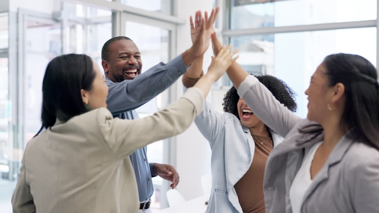 High five, applause or happy business people