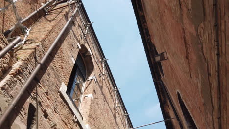 venecia, bienal, arsenale, instalación al aire libre, 4 k, 59