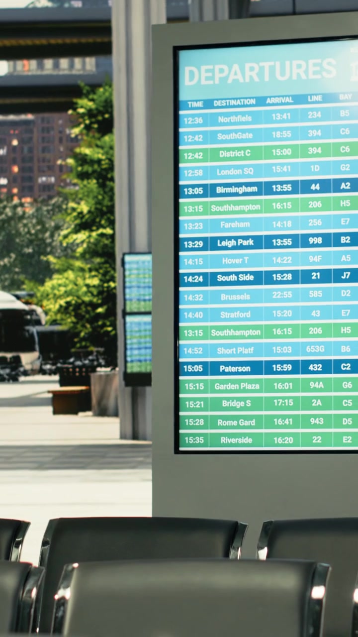 Affollata stazione dei trasporti urbani con passeggeri in movimento durante il pendolarismo
