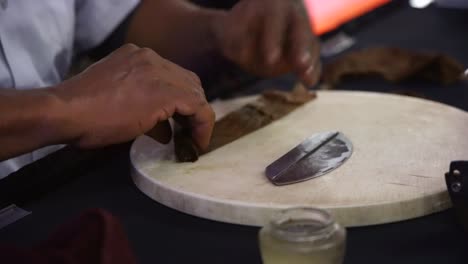 Hand-Rolling-a-Cigar-at-event