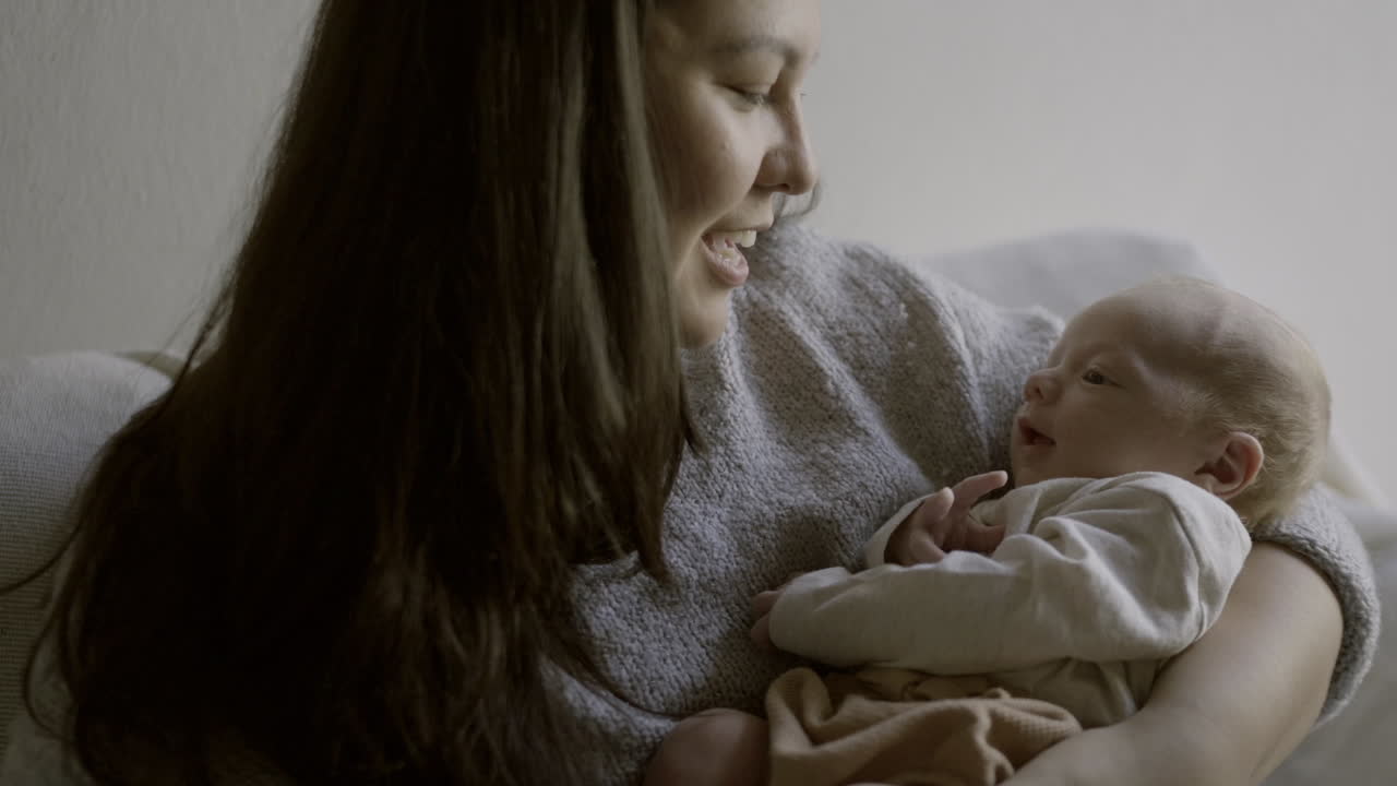 madre con un bebé recién nacido