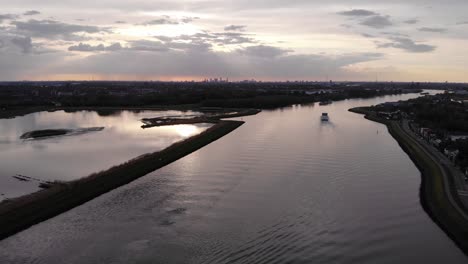 Aguas-Tranquilas-Del-Río-De-Marea-De-Noord-En-Holanda-Del-Sur,-Países-Bajos