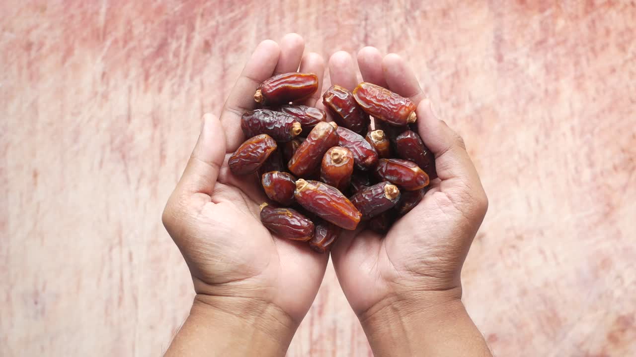 Dates in Hands