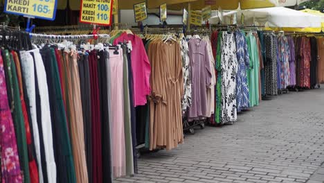 exhibición del mercado de prendas de vestir al aire libre