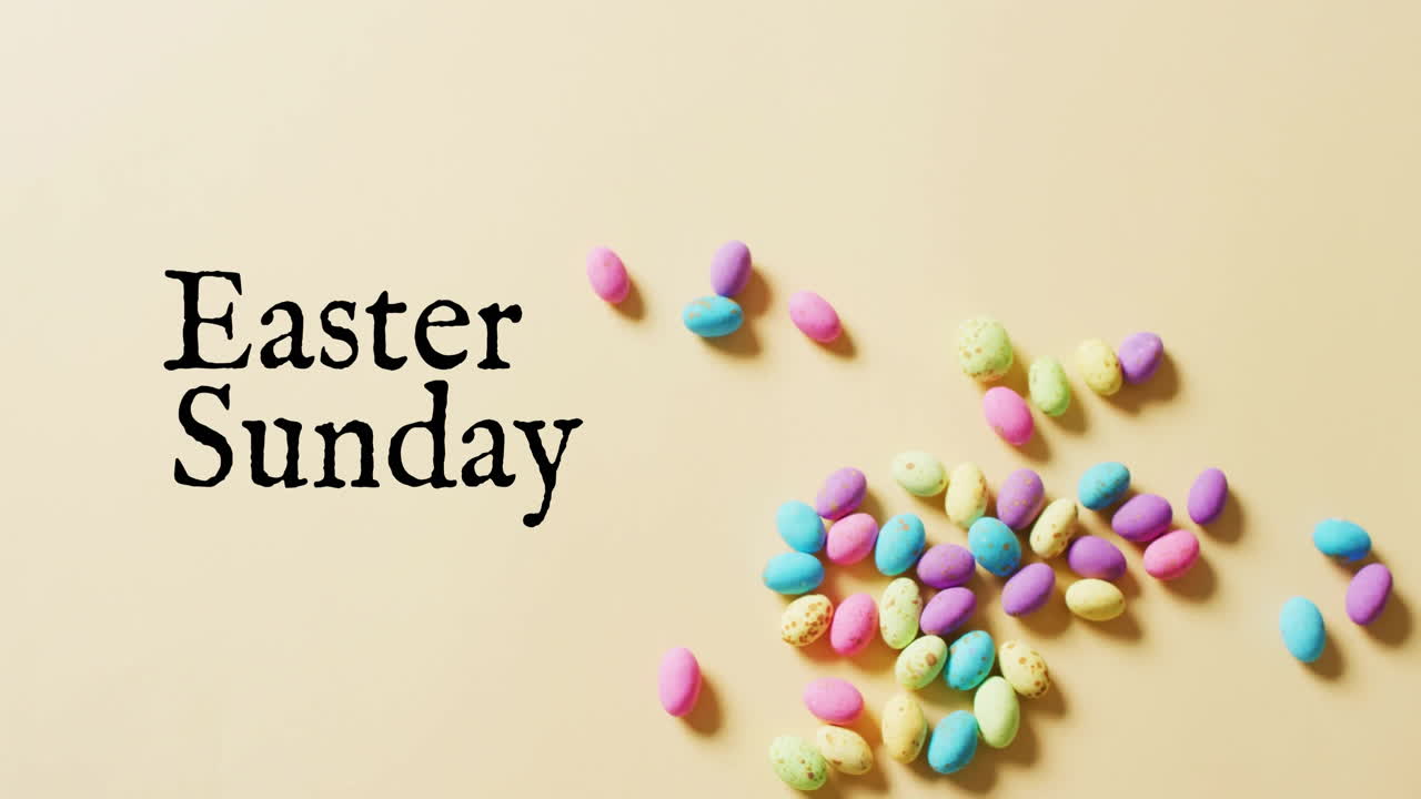 Animazione del testo "eastersunday" su uova di Pasqua colorate su sfondo giallo