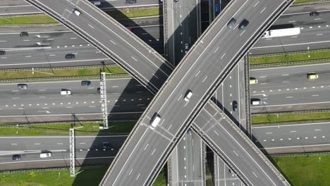 オランダの高速道路のノードが上から静止している